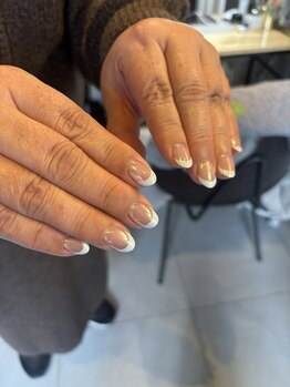 エス(es)/オーロラフレンチネイル