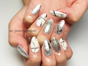 アン ジョーヌドラゴ/大理石ネイル