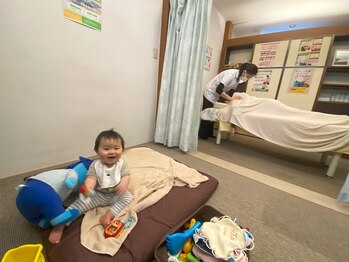 子育てママの整体サロン/施術中のお子様の様子