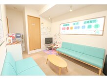 草加鍼灸院 整骨院/待合室風景