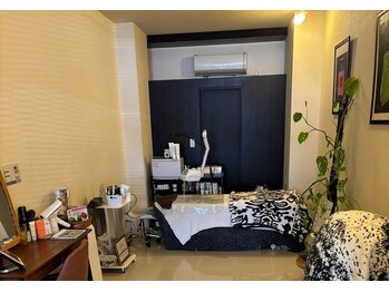 小顔職人/サロンは個室です!(心斎橋店)