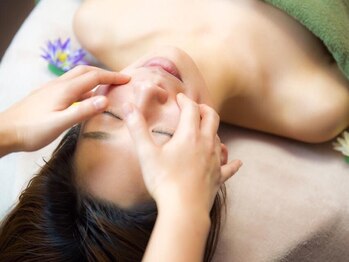 ティアラ(TIARA)の写真/NEW★小顔専門店が構築【上半身まるごと頭蓋骨小顔矯正】で持続力のある美小顔に導きます♪