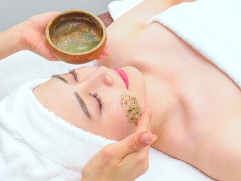 エムラボ 銀座店(M LABO)の写真/剥離なし話題の国産陶肌ハーブピーリングで肌層の奥深くにアプローチして細胞を活性化★