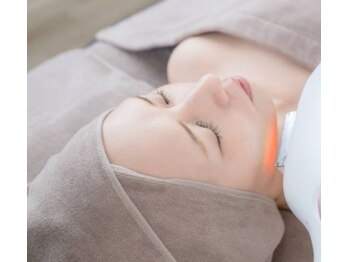 サロンドマナ(salon de MANA)/毛だけでなく肌もキレイに顔脱毛