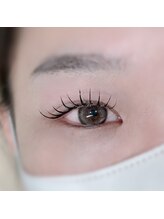 ムニ(muni)/目尻流し目デザイン