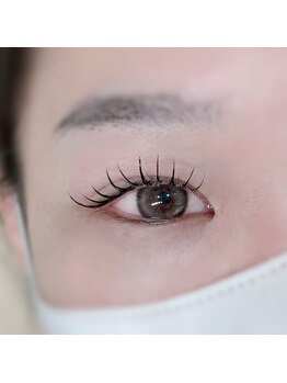 ムニ(muni)/目尻流し目デザイン