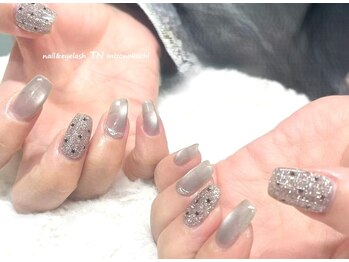 ティーエヌ 溝の口店の写真/お爪が薄いとお悩みの方へ！溶剤を使わない付替えで健康な自爪を育てます♪