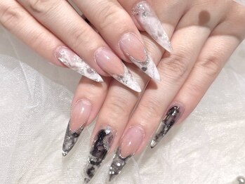 エスフィーネイルサロン リシェル(Esfy nailsalon Richer)の写真/スカルプ好きが集まるサロン★【10本フリーARTプラチナコース3h ¥16800】パーツの種類も豊富◎ギラギラもOK
