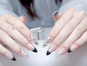 ミオネイル(MiO nail)/月モチーフ×ブラックフレンチ