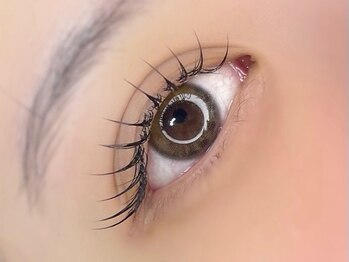 サリュー 町田(salut)の写真/【目の形に合わせた似合わせ提案が得意◎】自然に盛れるフラットラッシュで目元の印象をランクアップ！