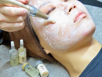 ユネ(une)の写真/【韓国式肌管理】MTSノーファンデアンプルで究極の肌管理★透明感溢れる水光＆ツヤ肌でトーンアップが叶う!