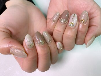 アンドクラッシィ(&classy.)/大人クリスマスネイル