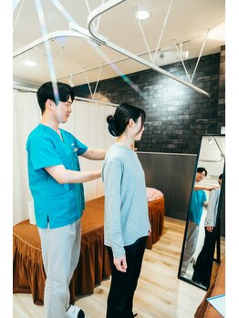 星のアカリ治療院 横浜店の写真/猫背・巻き肩・ぽっこりお腹…姿勢改善で悩みを解決!!【美姿勢全身調整¥5300】筋肉、骨格を正し腰痛改善!