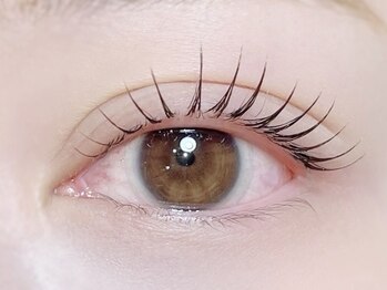 アメリアンドカシェット(Amelie&Cachette)の写真/【最新技術アンドヘルシー導入サロン】マツエク×パーマでまぶたのリフトアップ効果＊理想のまつげをご提案