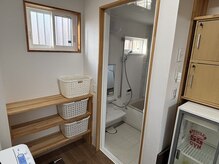 らくらく接骨院 らくらくウェルネス/更衣室、シャワー室完備
