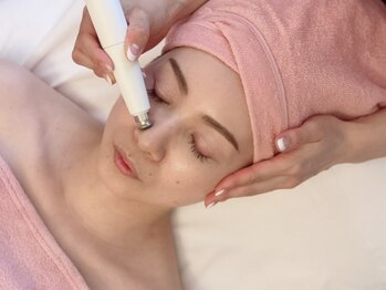サロン ド ビジュー(Salon de Bijou)の写真/[ダイアモンドピーリング]で毛穴の詰まり・黒ずみを撃退☆毛穴レスで自信に満ちたお肌にしませんか？