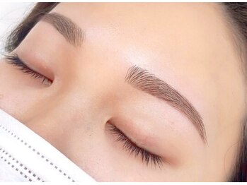 アイラッシュサロンボニー(eyelash salon Bonnie)の写真/女性に限らず男性も大歓迎★出会って3秒の印象を変える黄金比のデザインに【ハリウッドアイブロウリフト】