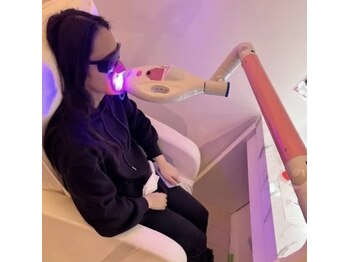 エクシアホワイトニング 前橋店/照射中