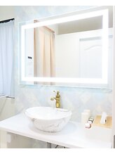 ホワイトスマイル(White Smile)/光る鏡