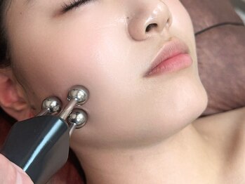 ラブニール 横浜店の写真/《小顔×瞬間毛穴レス肌》毛穴の詰まり/黒ずみ/開き◎ハイドロスプラッシュ&顔ほぐし70分￥19,800→￥7,700