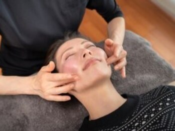 サンクス(Thanks)の写真/【美容×健康ケア】毎日頑張るあなたへご褒美を☆お顔のたるみケアとしてもドライヘッドスパがオススメ◎