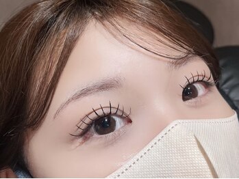 ノア(noa)の写真/【ハイレベルな施術に大満足♪】いつものエクステにカラーもご用意◎抜け感プラスして印象に残るオシャレを