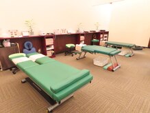 ハンズオン 仙台卸町の雰囲気（ゆったりとした落ち着いた店内。施術中はカーテンで仕切ります。）