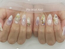 ピオミエルネイル 新宿(pio miel nail)/ホワイトグラデ×ゴールドパーツ