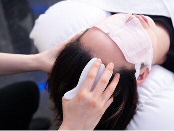 雲上のゆりかご 調布店の写真/カッサ/ホットストーンで筋膜をほぐし頭皮からお疲れ解消へ!目の疲れにも◎【ドライヘッドスパ/調布】