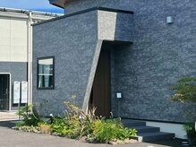 入り口はこちらです♪インターホンを押してください