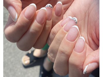 フレイムス アイラッシュ アンド ネイル(FRAMES)/フレンチ×スワロフスキー