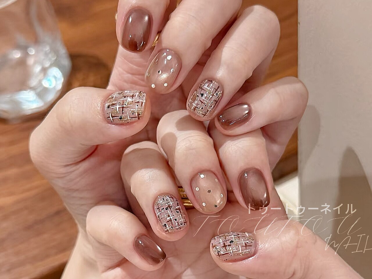 2026年冬トレンド】ドットのネイルデザイン集｜人気順｜ホットペッパー