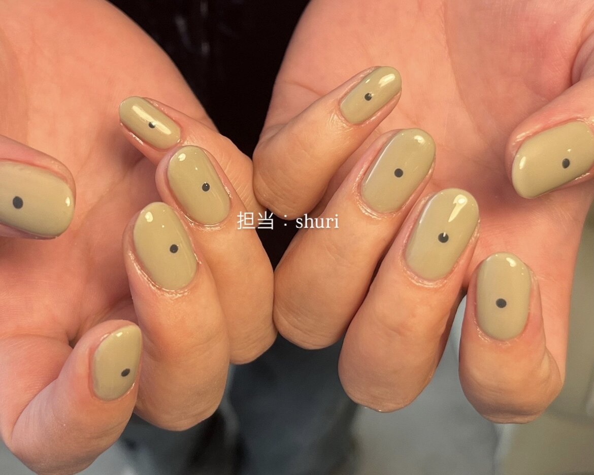 2025年-2026年冬トレンド】ベージュ ハートのネイルデザイン集｜人気順