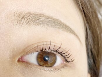 メルエモア(MEREMOR)の写真/まつエクで長さと濃さを出し、まつ毛パーマで自まつ毛を上向きにする≪&Healthy≫もご用意!