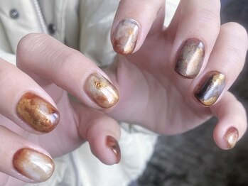 キャリー(CARRY)の写真/ライフスタイルに合わせてネイルを楽しめる♪短めフォルムに映えるニュアンスデザインやカラーが人気*