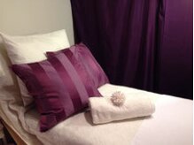 ロミオワックス ジュリエットワックス 新宿店(ROMEO Wax Juliet Wax)/パープルを基調にした店内