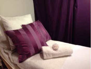 ロミオワックス ジュリエットワックス 新宿店(ROMEO Wax Juliet Wax)/パープルを基調にした店内