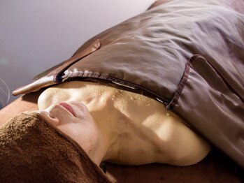 ビーエムビー(BMB)/施術風景　その5　EMSで汗だく