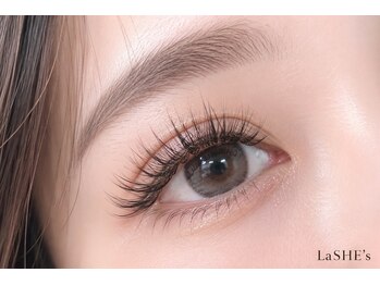 La SHE's 樟葉店【マツエク/フラット/バインドロック/まつげパーマ/パリジェンヌ】の写真/《関西で店舗展開中》予約殺到大人気サロンが茶屋町にOPEN！初めての方も大歓迎♪似合わせカウンセリング付