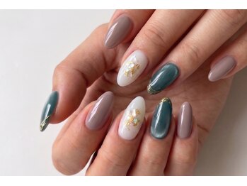 ラニ エカヒ 横浜店(Lani`ekahi)の写真/トレンド感◎オフィスOKな大人向け華やかネイルでイベントも楽しむ♪