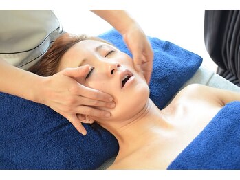 サロンドキキの写真/環境の変化で起きたお肌不調を整え,実年齢よりも若見え！歪み左右差/ほうれい線改善で美容整形なしで小顔へ