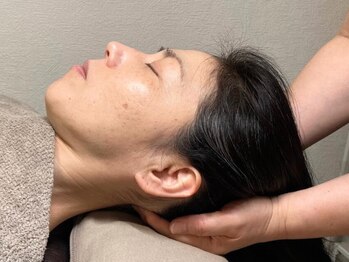 ルアイナ 吉祥寺(Ruaina)の写真/頭から首肩のこりを心地よくほぐし、疲れと重だるさを癒す極上ドライヘッドスパ。眼の疲れを和らげ快眠へ。