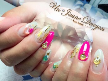 アン ジョーヌドラゴ/蛍光☆シェルネイル