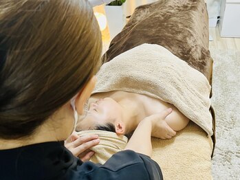 アール(R)/３．デコルテマッサージ