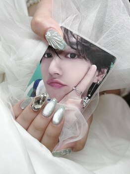 マグネット推しカラーネイル