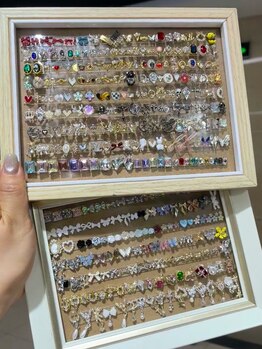 リオラネイル(Liora Nail)の写真/パーツは1500種類以上♪カラーは500種、マグネットカラー100種★色々選べるから理想のネイルが見つかる！