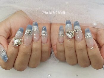 ピオミエルネイル 新宿(pio miel nail)/ブルーグラデ×上品ストーン