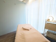 リラクゼーションサロン豊中りらく/開放的な窓のあるお部屋☆