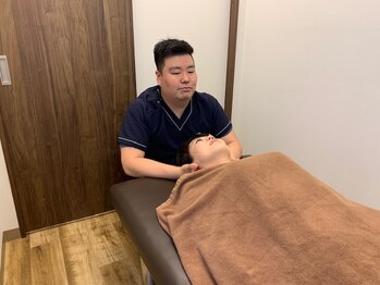 神保さるがく整骨院/◆施術風景【首周り】