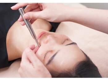 シンメトリー 船橋店/小顔の施術の様子４　